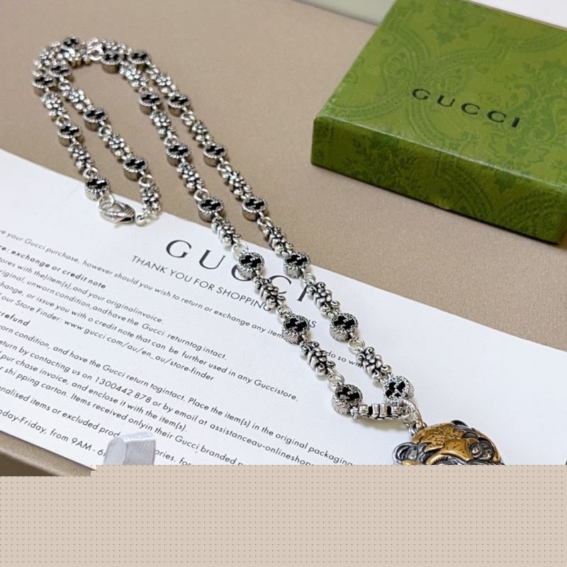 G*u*i necklaces